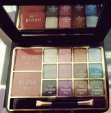 Uma pequena paleta de sombras simples